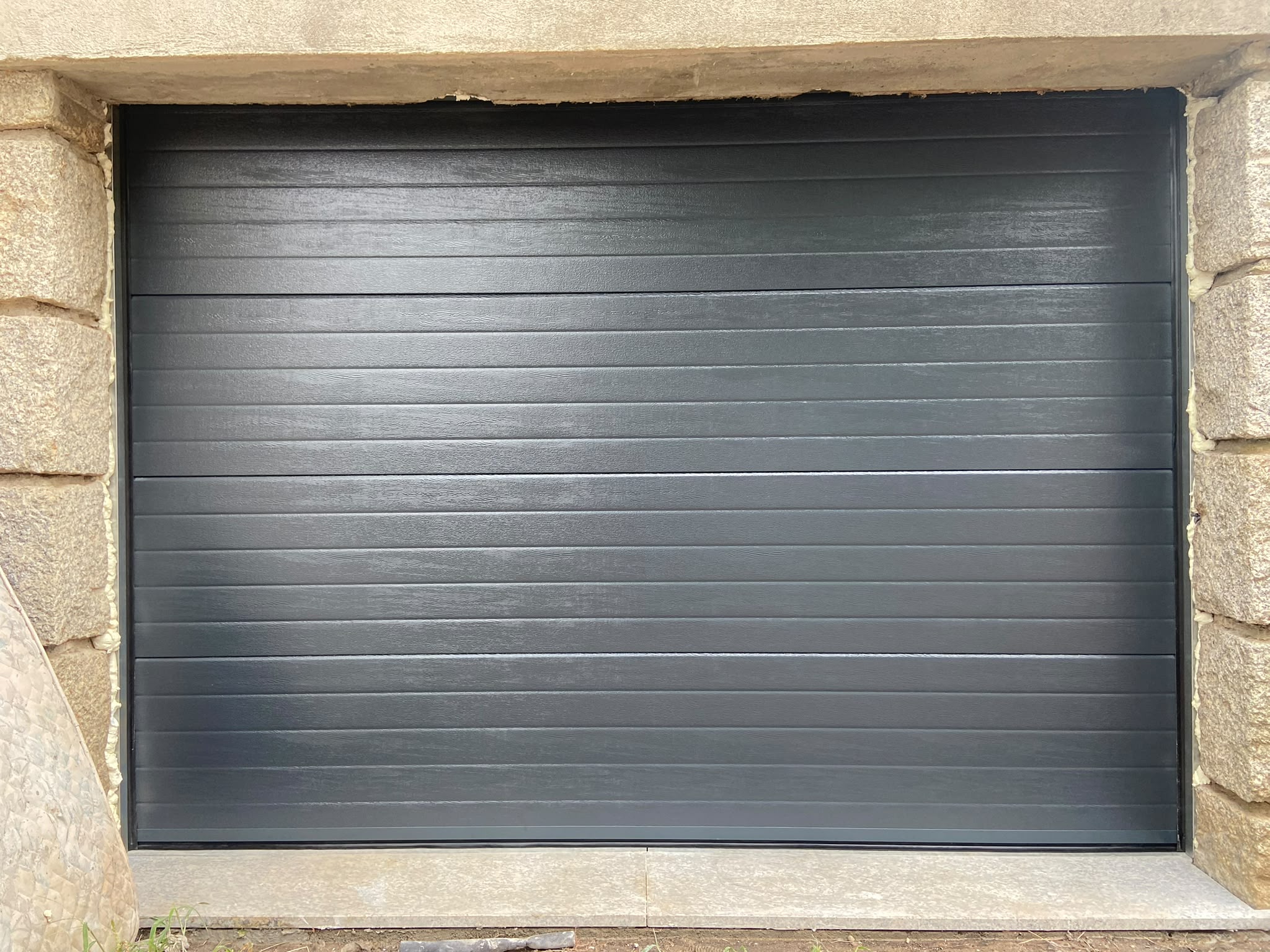 Porta de garagem seccionada